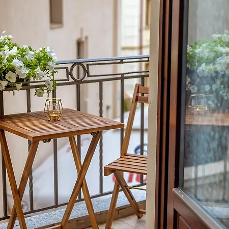 Boutique By Jullie Aparthotel