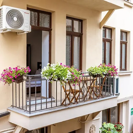 Aparthotel Boutique By Jullie Bucharest