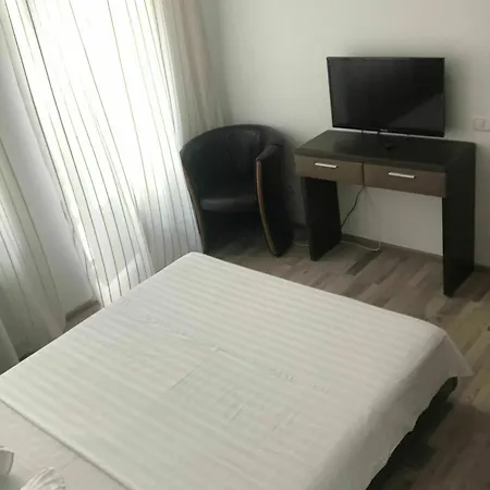 Boutique By Jullie Aparthotel