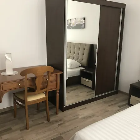 Boutique By Jullie 3*